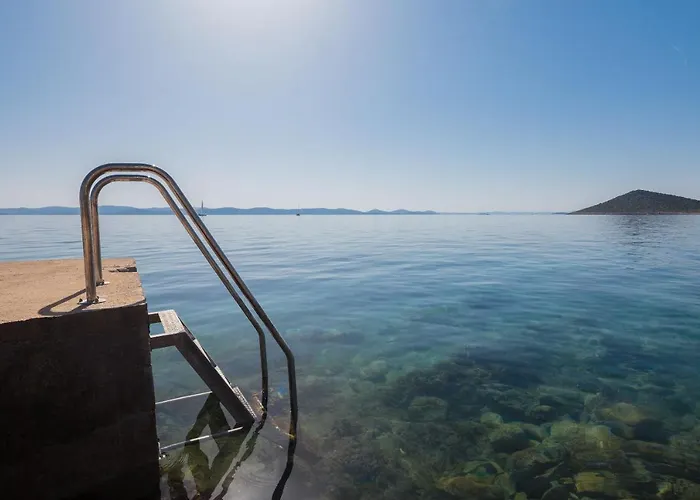 Cape Of Tranquility * Otok Zizanj