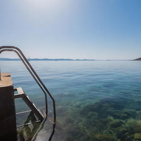 Cape Of Tranquility * Otok Zizanj